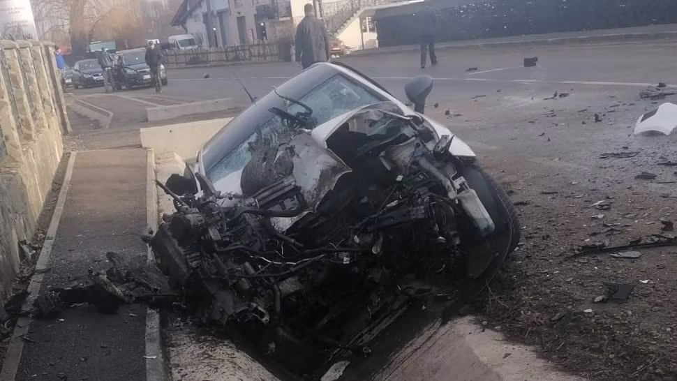 Accident înfiorător, în Tohanul Nou, lângă Brașov: un mort și 3 răniți grav, în urma unui impact violent cu o dubă - FOTO