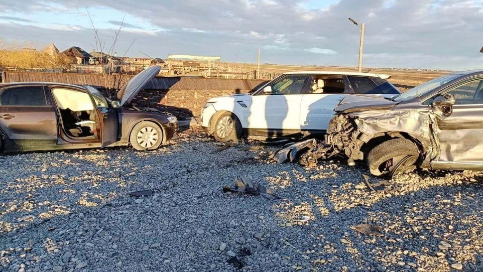 Accident violent, în jud. Suceava: 3 victime. Patru bolizi de lux, făcuți praf! FOTO