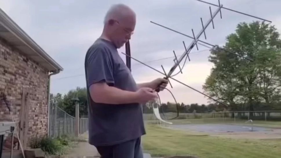 De la garajul său la cosmos: Povestea remarcabilă a bărbatului care a vorbit cu astronauții de pe Stația Spațială cu o antenă improvizată