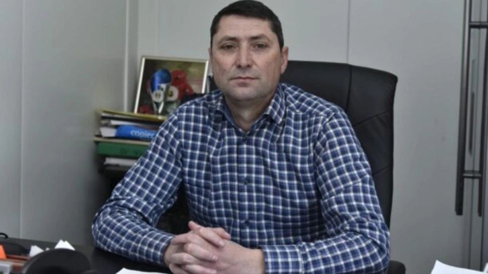 Cum arată frigiderul în care directorul șpăgar de la drumuri și poduri din Bârlad își ținea mita. Bărbatul, arestat preventiv - FOTO