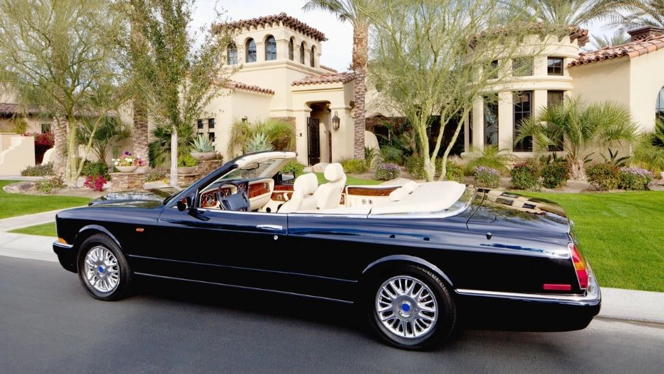 Consilier BNR: Luxul și mașinile de fițe din București se datorează și evaziunii fiscale