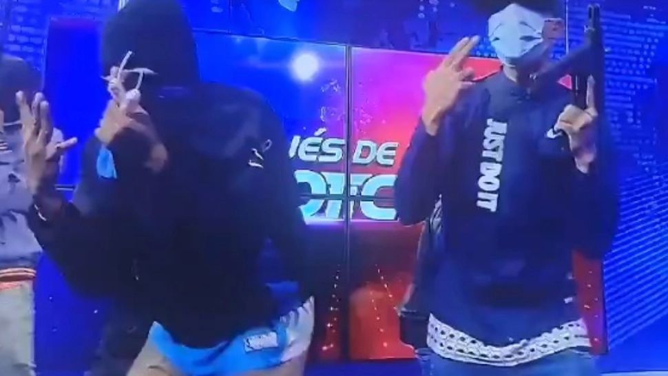 Un studio de televiziune din Ecuador, luat cu asalt în direct de bărbați ÎNARMAȚI! Tensiuni în creștere după evadarea din închisoare a temutului infractor „Fito”