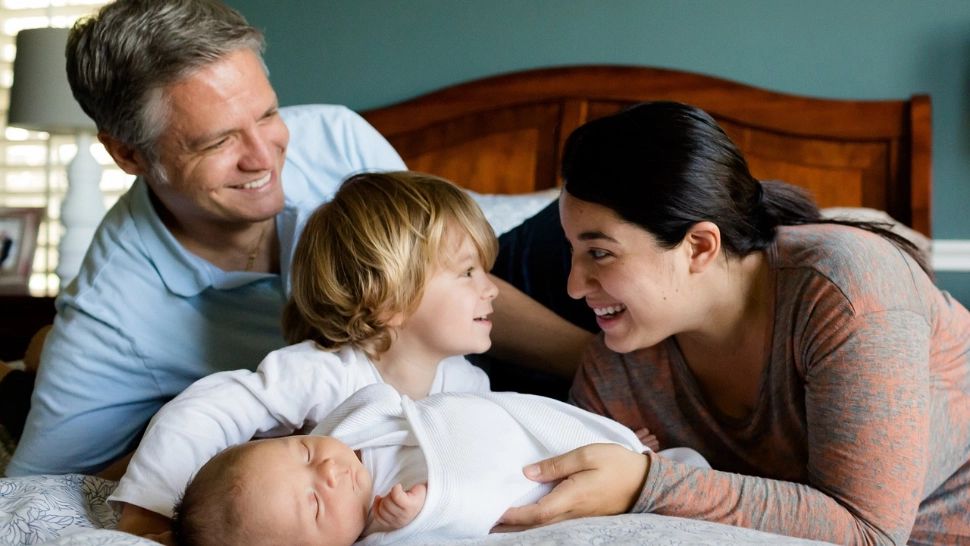 Bani în plus pentru părinții care au copiii la creșă sau grădiniță. Ce condiții trebuie să îndeplinească pentru a primi 1.500 de lei pe lună