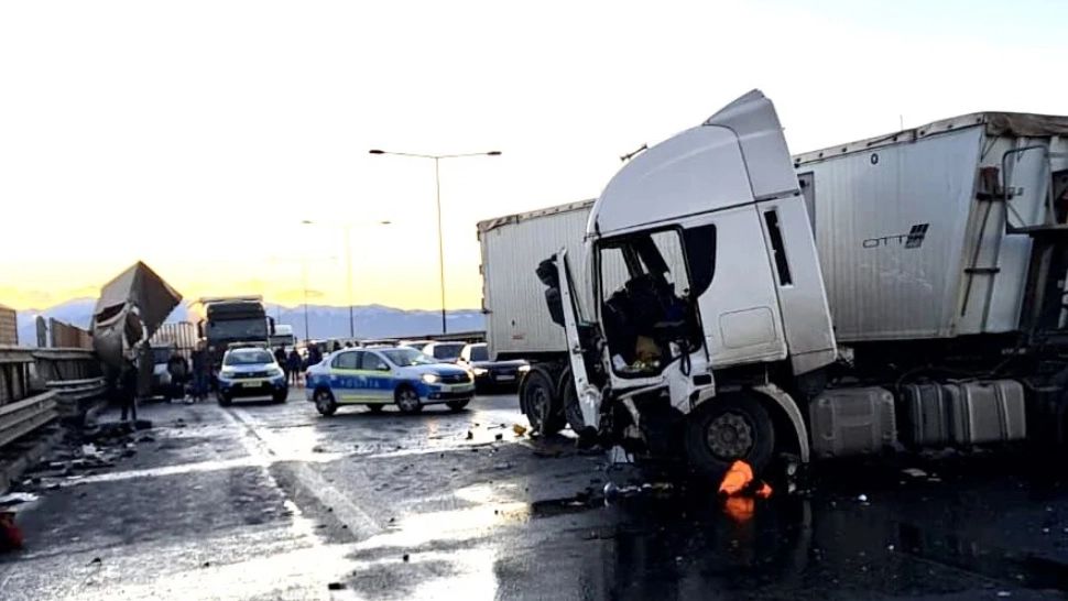 Accident grav, în jud. Sibiu: 8 victime, după un impact devastator între două TIR-uri și o dubă. Planul roșu a fost activat - FOTO