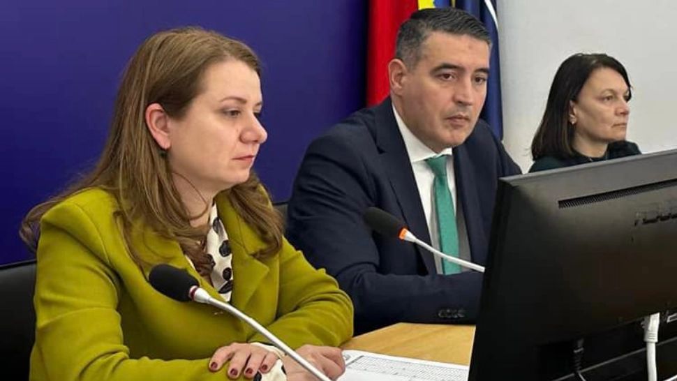 Ministrul Educației: „Acolo unde infrastructura permite, orele se pot desfăşura online”