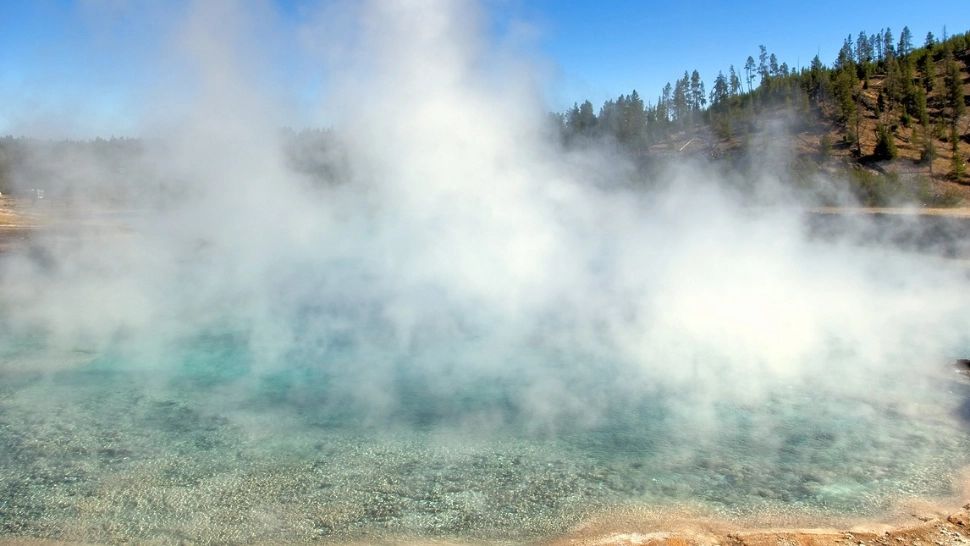 Cel mai mare rezervor geotermal din România ar putea încălzi un oraș întreg, dar planurile de investiții zac uitate prin sertare