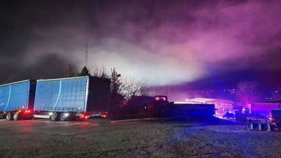 Incendiu la o hală de producție din Argeș: focul s-a extins pe o suprafață de peste 800 de metri pătrați