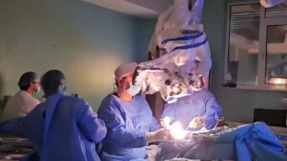 Miracol, de sărbători. Bărbat de 46 de ani, salvat de medici, după o operație de tumoră pe creier
