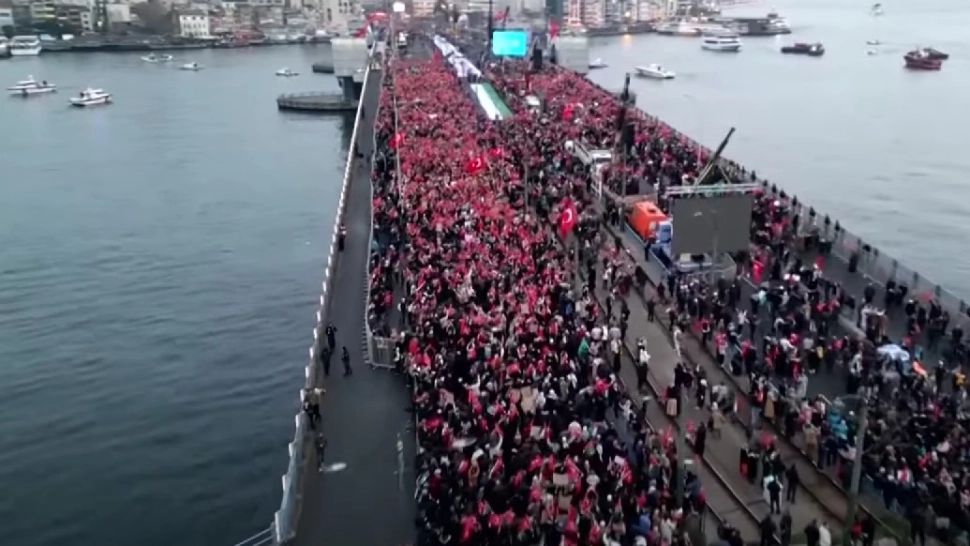 Turcii au ieșit în stradă, în prima zi din 2024. Ce-i nemulțumește pe locuitorii din Istanbul