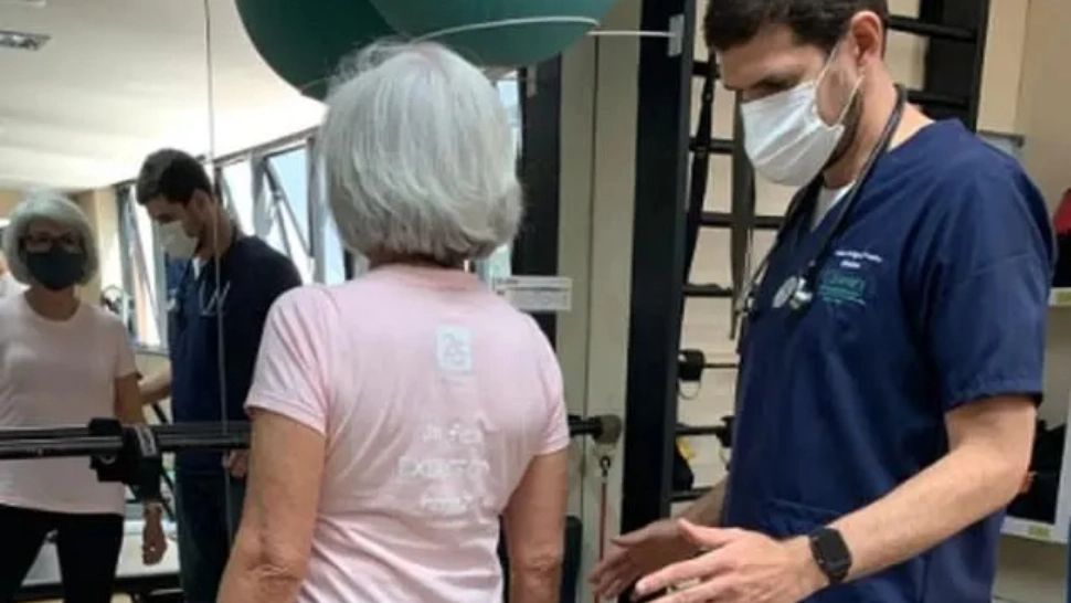 Stai așa și numără până la 10. Testul care le indică vârstnicilor ce șanse au să trăiască mult