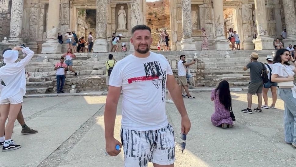 Fiul unui afacerist român, prins la furat în supermarket: șocant cum opera - FOTO