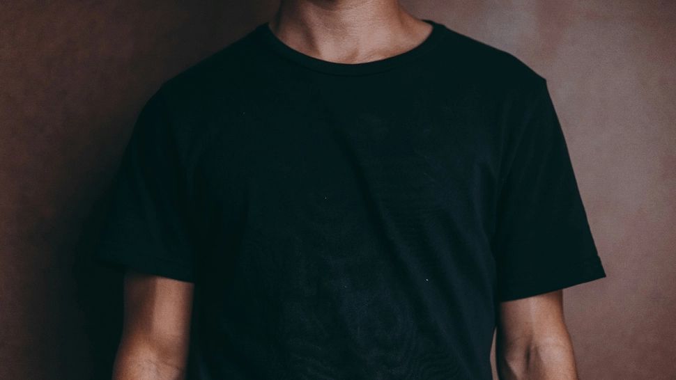 Cum să faci hainele negre să arate ca noi. Trucuri practice, la îndemâna oricui