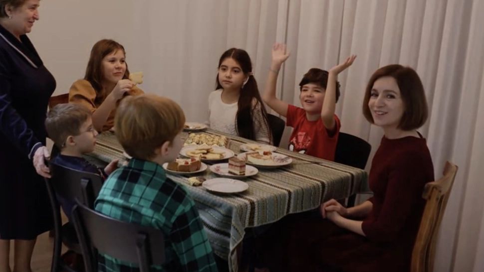 Maia Sandu, în mesajul pentru Crăciunul pe rit vechi: Bucuraţi-vă unii de alţi! 