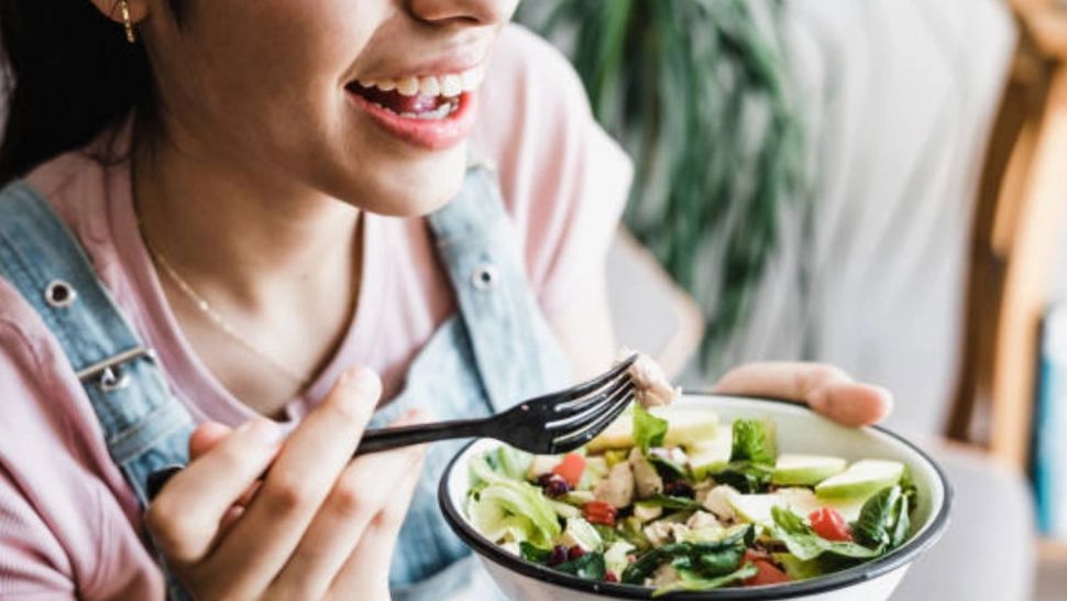 Neurochirurgul Vlad Ciurea dezvăluie care este alimentul pe care toate femeile peste 50 de ani trebuie să-l consume zilnic