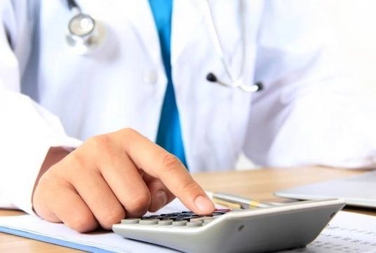 Percheziții de amploare la medici de familie: ar fi obținut ilegal fonduri de pe urma bolnavilor de COVID-19