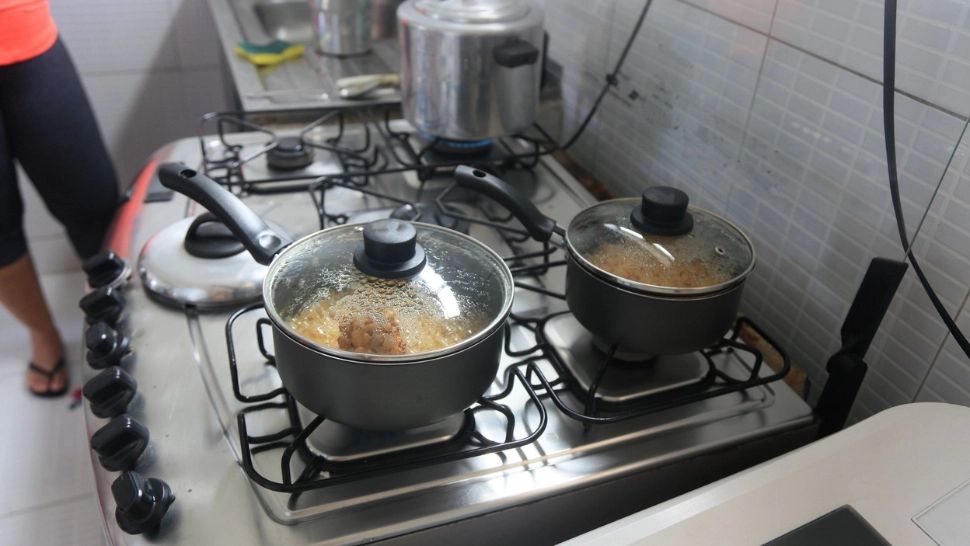 Greșeala pe care o fac mai toți românii. Nu mai lăsa oala cu ciorbă să se răcească pe aragaz