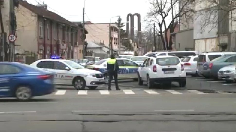 Fostul polițist care și-a amenințat vecina scapă de arest. A fost plasat sub control judiciar