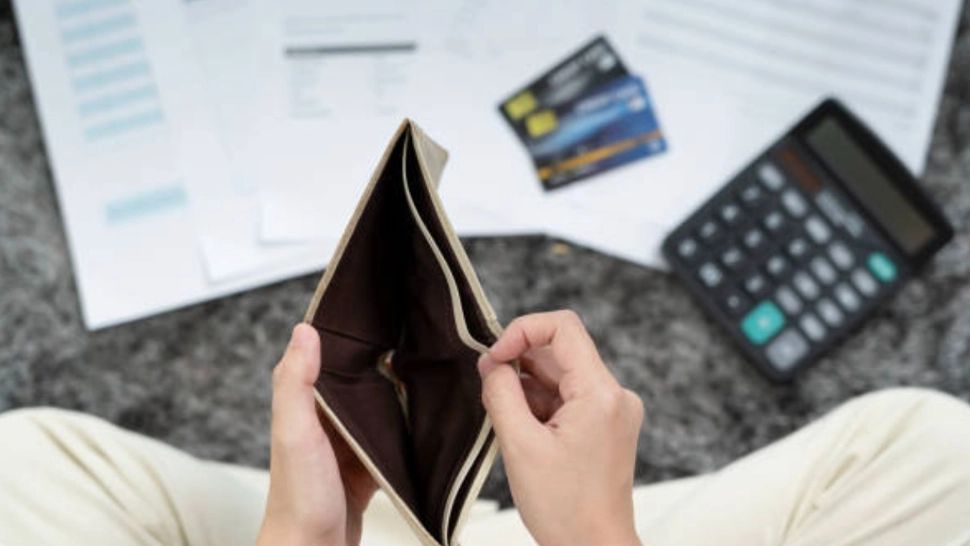 „Panoul de onoare” al datornicilor. Statul ne scoate la tablă ca să vadă tot cartierul cine a sărit peste plata impozitului