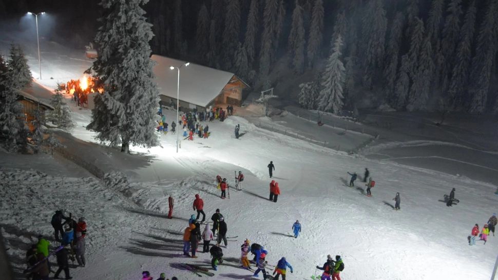 Plan roșu de intervenție pe Pârtia Prislop. Zeci de turiști au rămas blocați în telescaun