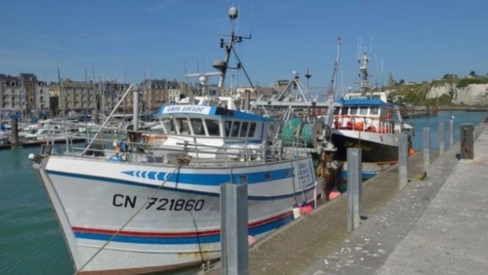 Român prins cu doi copii ascunși în două genți sport la frontiera dintre Franța și Anglia. Cât primea pentru serviciile de „curierat”