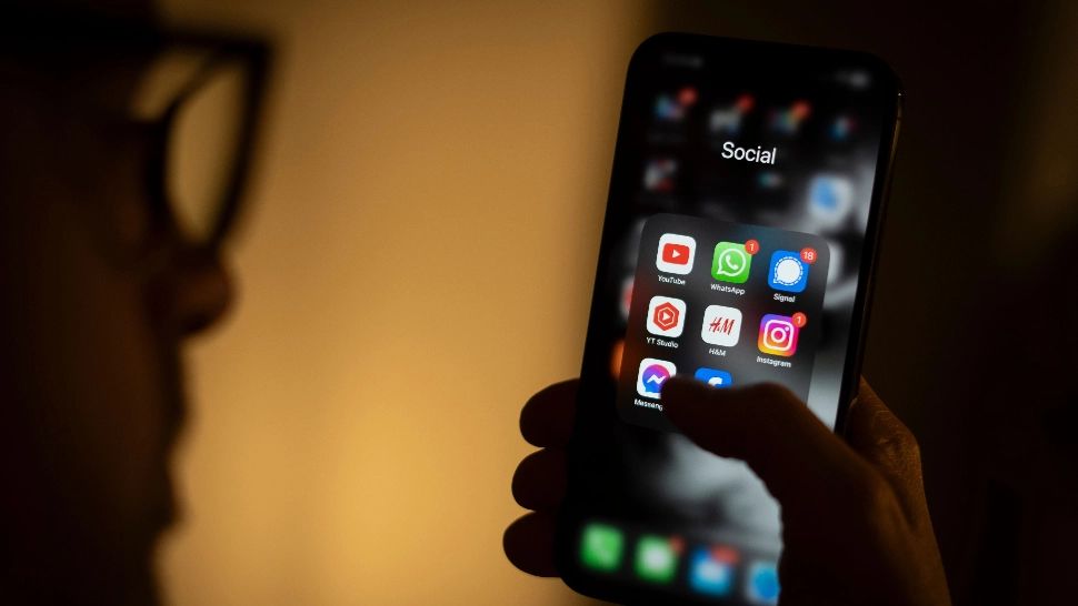 Compania META, care deține Facebook și Instagram, introduce măsuri drastice pentru a proteja adolescenții: schimbări radicale