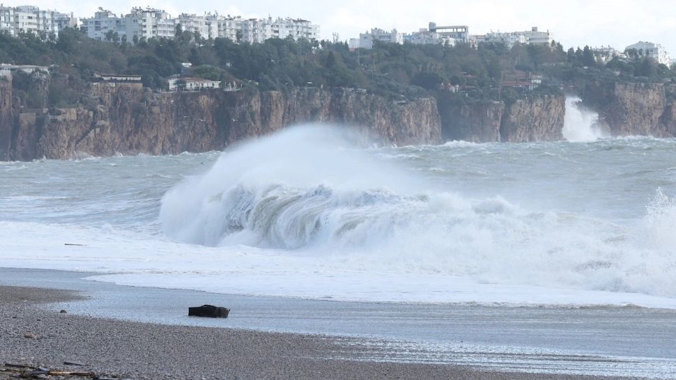 Mai multe cadavre, inclusiv copii, descoperite pe plajele din Turcia. Unele au membrele tăiate