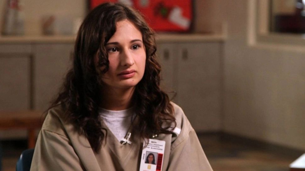 Povestea cutremurătoare a tinerei mințită de mamă că e bolnavă, timp de 17 ani. Fata a fost eliberată din închisoare