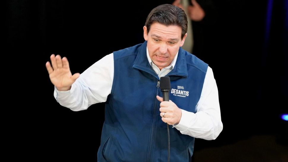 Ron DeSantis își suspendă candidatura la prezidențiale și îl susține pe Donald Trump