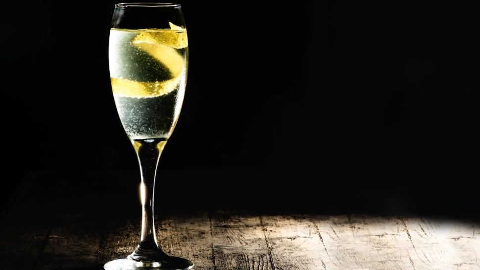 Explorând eleganța în culorile băuturilor: prosecco, vin și gin (P)