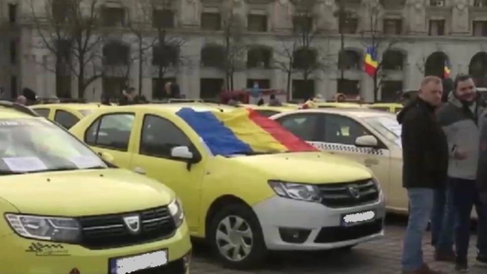 Protest al taximetriștilor, în Piața Constituției. Centrul Bucureștiului, blocat