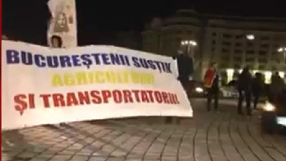 Protest de susținere pentru fermieri și transportatori, la Parlament - Șoferii claxonează şi circulă cu mașinile în cerc