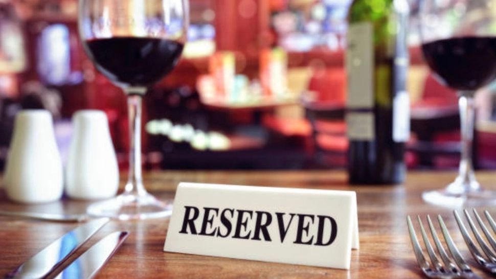 Fecale de șoareci și alimente expirate, într-un restaurant de lux din România. Inspectorii ANPC au făcut razie în mall - FOTO