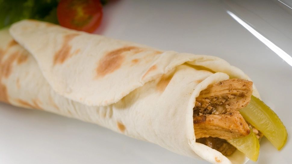 Îți place șaorma? Iată ce ingredient trebuie să scoți din ea ca să nu te îngrași. Detaliul care face diferența