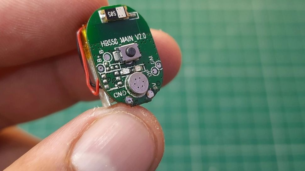 Cum să detectezi microfoanele spion. 4 metode eficiente de protejare a intimității tale