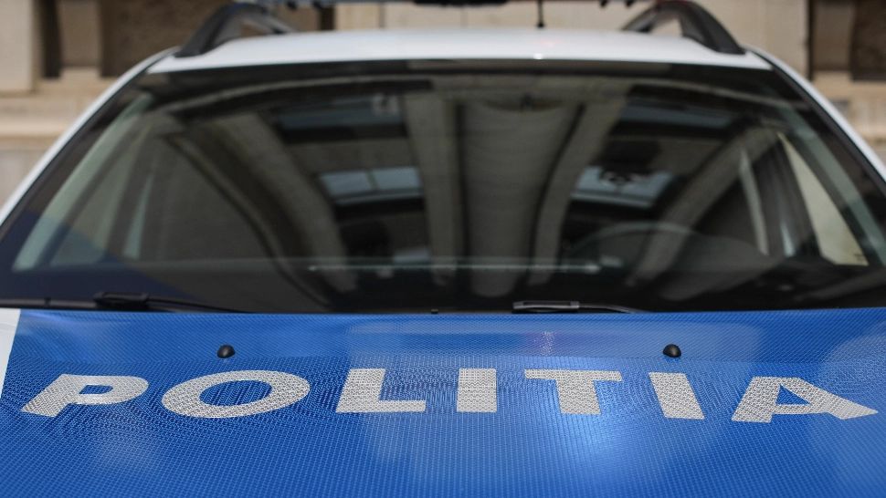 Șoferul drogat și băut care a lovit un polițist din Capitală cu mașina a fost arestat