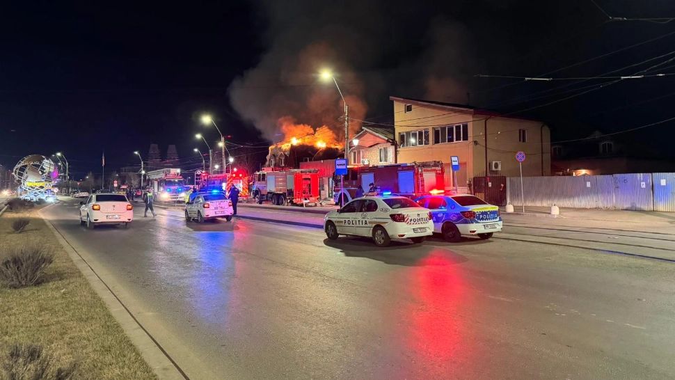 Incendiu devastator, pe Șoseaua Giurgiului, din Capitală: 10 autospeciale de pompieri, trimise în zonă