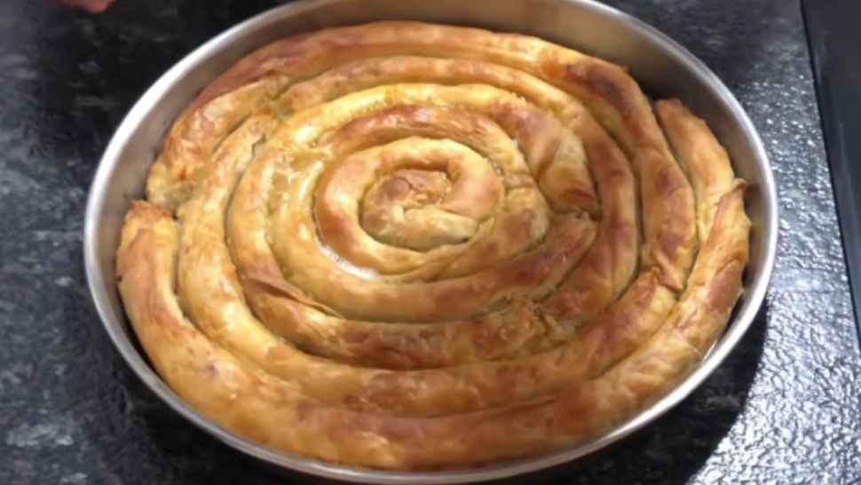 Rețeta de weekend. Plăcinta dobrogeană cu foi, gustul de care nu te vei mai sătura