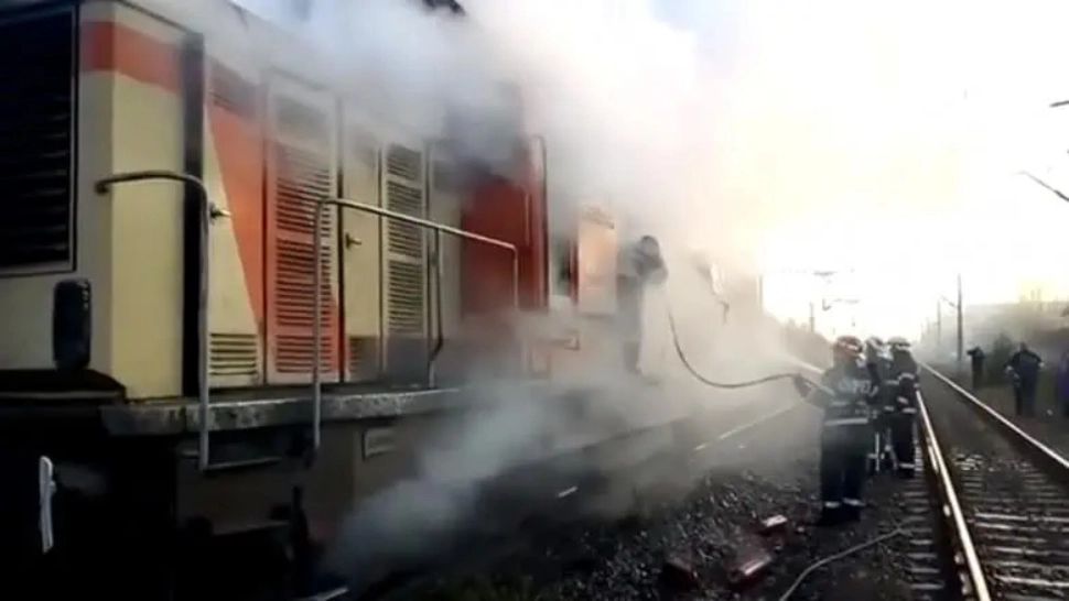 Un nou incident pe căile ferate. Un tren a luat foc. Călătorii au scăpat teferi. De la ce a pornit totul