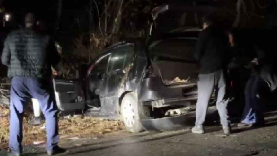Accident grav în Gorj, patru minori se aflau într-o mașină care a derapat și a intrat într-un copac
