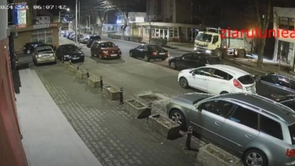 Accident spectaculos la Alba Iulia. Momentul a fost surprins de camerele de supraveghere - VIDEO