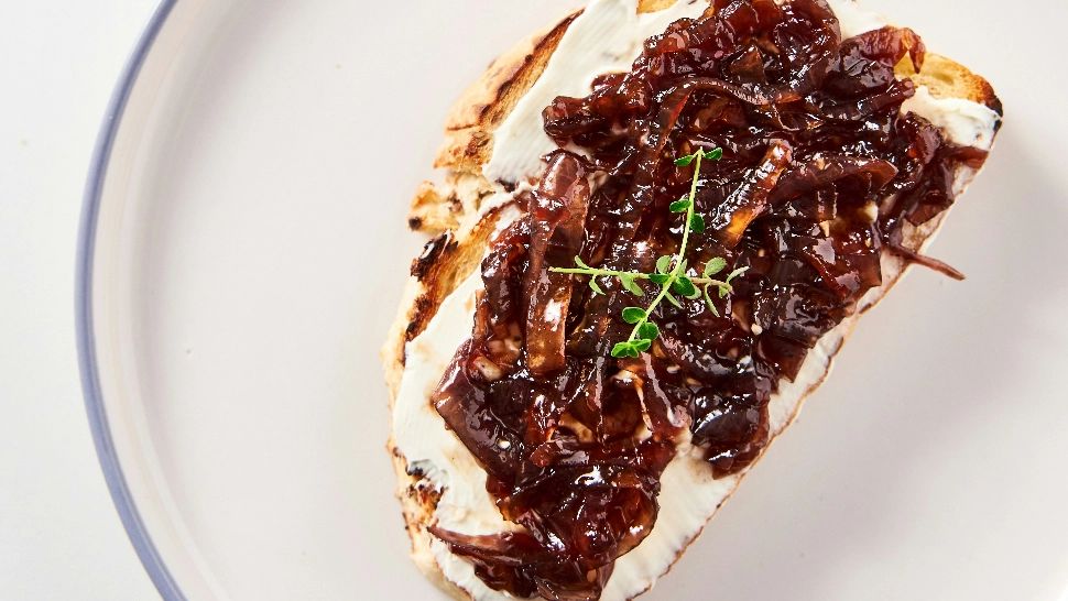 Dulceața de ceapă, rețeta cu care îi vei da pe toți gata. Secretul unei delicatese franțuzești fără egal