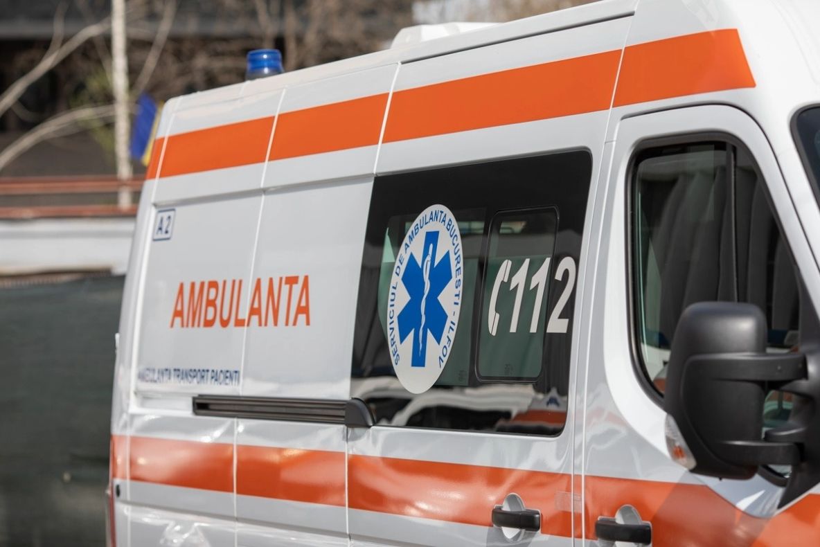 O adolescentă de 14 ani a ajuns la spital, după ce a fost bătută de un coleg în timpul orelor de curs