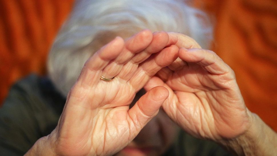 Incident șocant în Brașov: O femeie și-a bătut cu bestialitate soacra în vârstă de 79 de ani