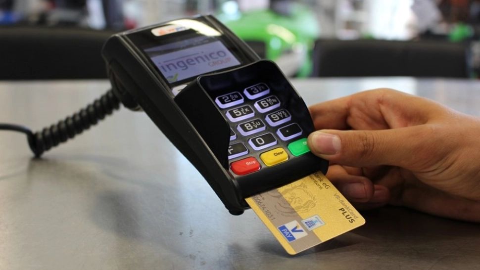 Ce s-a întâmplat după ce suedezii au renunțat la plata cu bani lichizi. Studiul care arată capcana plăților cu cardul