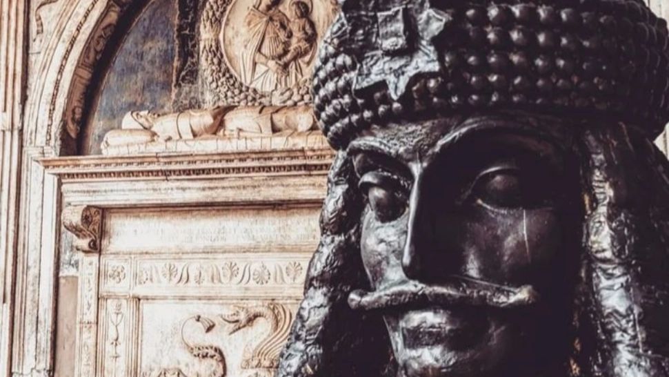 Vlad Țepeș - DRACULA, agent de turism pentru NAPOLI. Cum își fac ghizii locali reclamă cu imaginea temutului domnitor