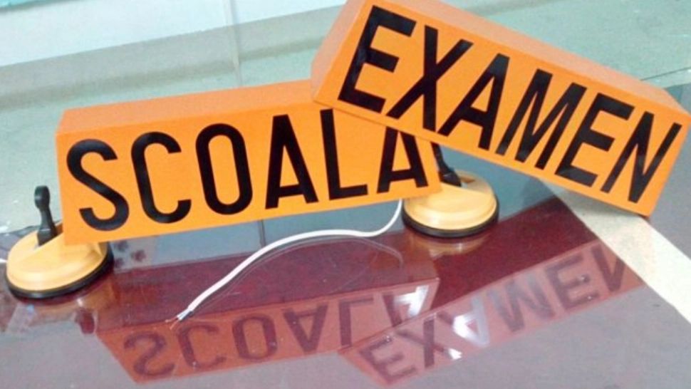 Maşină de şcoală, implicată în accident rutier la Constanţa. Eleva, instructorul şi un alt bărbat, răniţi 