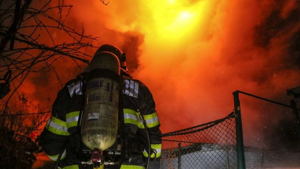 După valul de tragedii, ISU dă amenzi pe bandă rulantă pentru probleme de securitate la incendiu