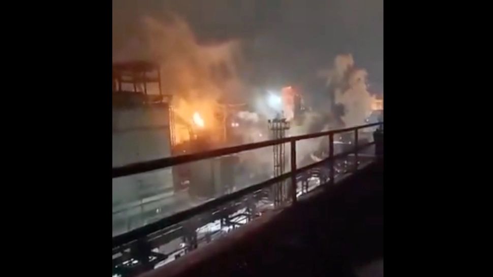 Incendiu devastator la cea mai mare fabrică de oțel din Rusia. Drone necunoscute au atacat noaptea gigantul industrial - VIDEO