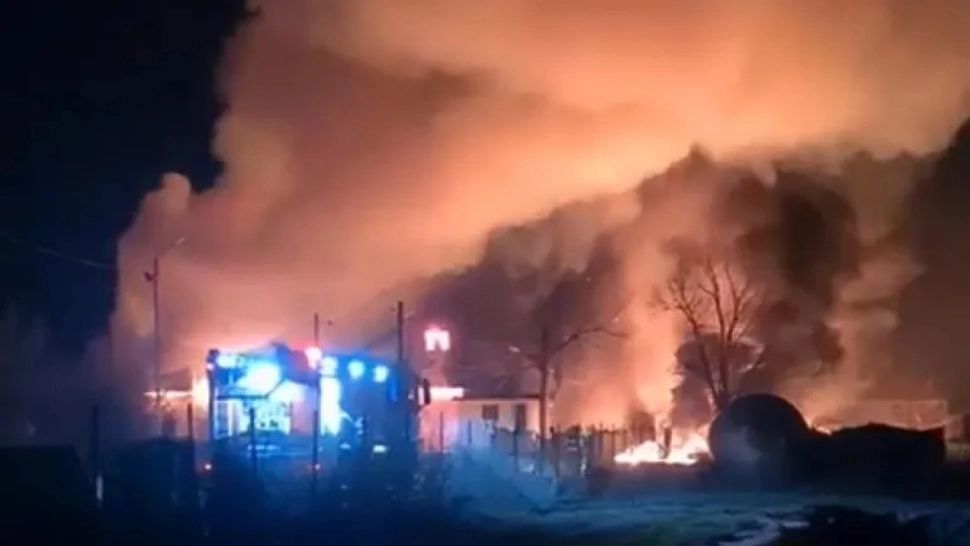 Incendiu uriaș în Pitești - Pompierii intervin de urgență