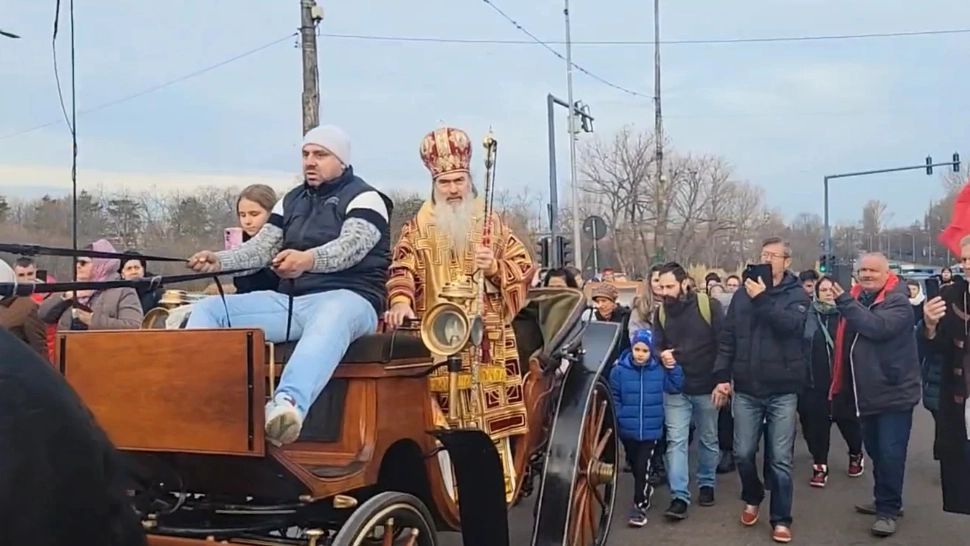 ÎPS Teodosie, prima apariție în public, în caleașcă, după ce Patriarhia a anunțat că îl va chema la judecată, în Sfântul Sinod